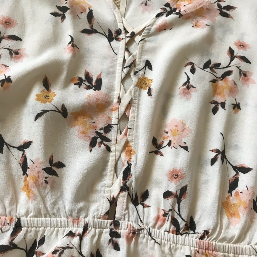 ❗️SOLD❗️Lovely Floral Print Romper - Picture 6 of 7